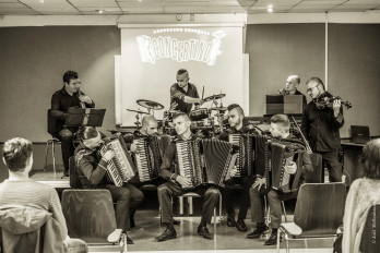 Les accordeons de feu de Chisinau a Strasbourg - copyright Joel Hellenbrand - 3
