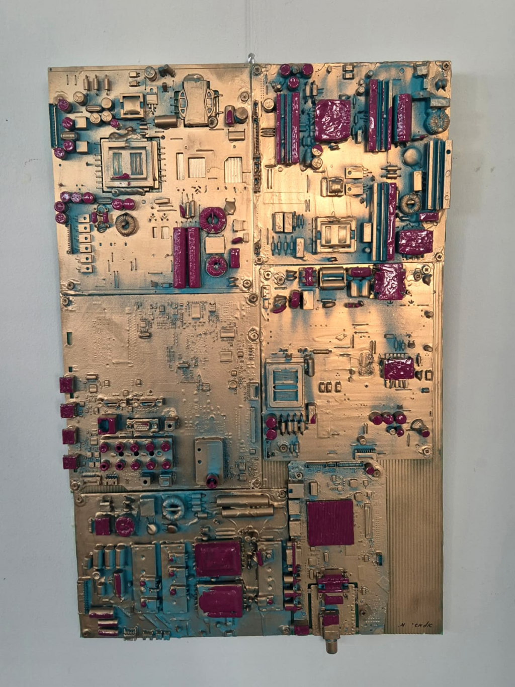 Expozitia Cipuri electronice integrate intr-o lume neintegrata de Eduard Almashe la Galeria ICR Tel Aviv