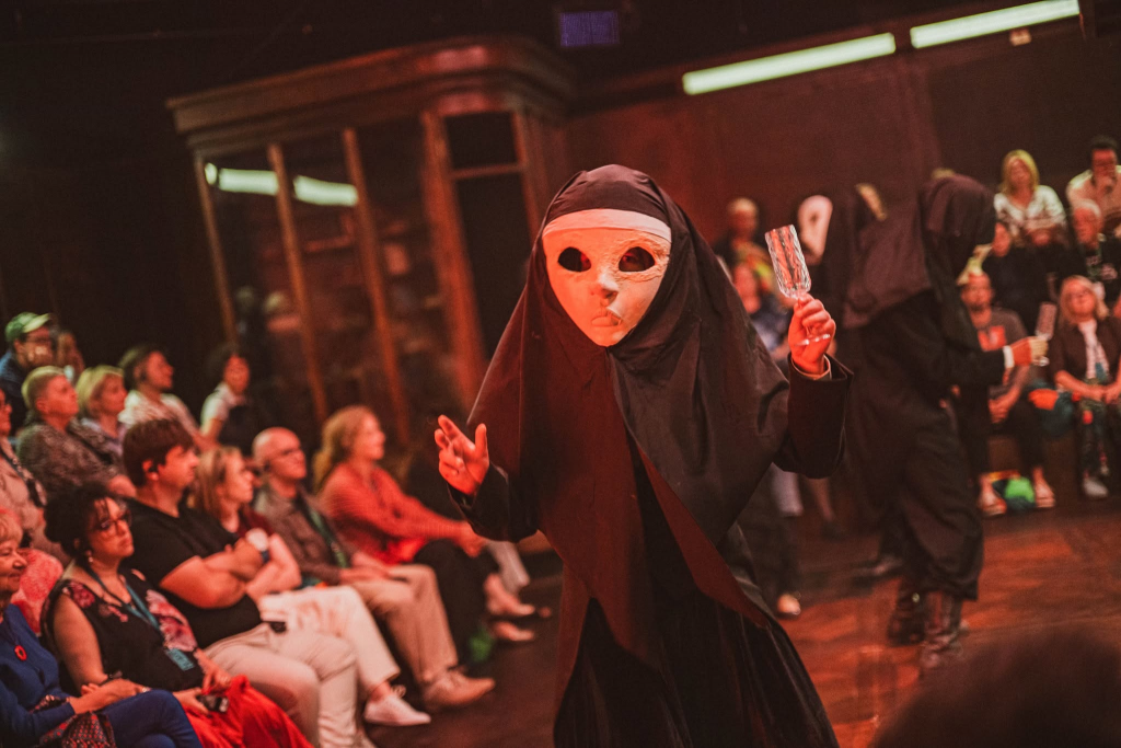 RECOMANDARE Spectacolul Livada de visini (r Andrei Majeri) la Festivalul Kontakt de la Torun