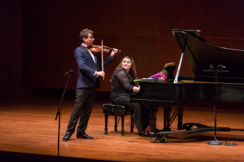 Violonistul Alexandru Tomescu si pianista Angela Draghicescu in timpul concertului Benaroya Hall din Seattle, WA, 27 aprilie 2017