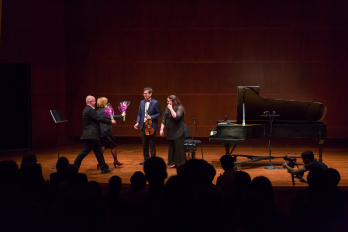 Violonistul Alexandru Tomescu si pianista Angela Draghicescu, la finalul concertului, in aplauzele publicului Benaroya Hall din Seattle, WA, 27 aprilie 2017