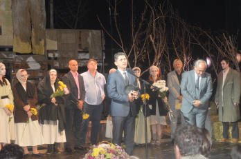 Finalul Reuniunii Teatrelor Nationale - discursurile de inchidere - (in centru) Titus Corlatean, senator,  Petru Hadarca,  directorul Teatrului National Mihai Eminescu Chisinau