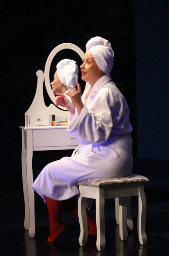 Valoroasa actrita fara teatru