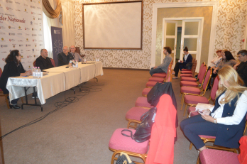 Discutii cu echipa Teatrului National Radu Stanca din Sibiu, sala Antract Teatrul National Mihai Eminescu Chisinau (stanga - Larisa Turea, secretar literar, Teatrul National Mihai Eminescu Chisinau , centru - Ofelia Popii, actrita, Teatrul National 