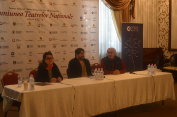 Discutii cu echipa Teatrului National Targu-Mures , sala Antract Teatrul National Mihai Eminescu Chisinau (stanga - Larisa Turea, secretar literar, Teatrul National Mihai Eminescu Chisinau , centru -Gasparik Attila, director, Teatrul National Targu-