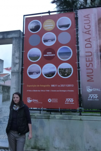 2_Irina Dumitrascu in fata Muzeului Apei