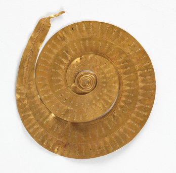 aplica din aur din tezaurul de la Sarasau (jud Maramures), c MNIR, autor Marius Amarie