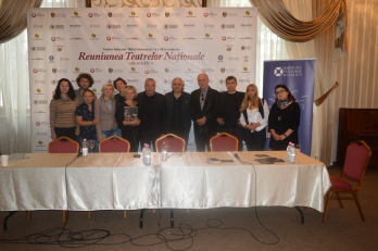 Discutii cu echipa Teatrului National Radu Stanca din Sibiu, sala Antract Teatrul National Mihai Eminescu Chisinau (stanga - Larisa Turea, secretar literar, Teatrul National Mihai Eminescu Chisinau , centru - Ofelia Popii, actrita, Teatrul National 