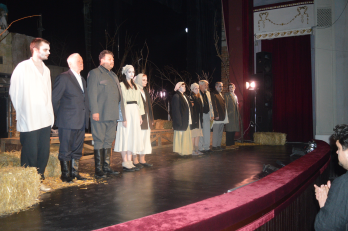 Sala Mare a Teatrului National Mihai Eminescu Chisinau - eveniment - Teatrul National Vasile Alecsandri Iasi, cu spectacolul Seceta rosie, dupa Cartea foametei de Larisa Turea, regie si scenariu Petru Hadarca