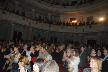 Sala Mare a Teatrului National Mihai Eminescu Chisinau - eveniment - Teatrul National Vasile Alecsandri Iasi, cu spectacolul Seceta rosie, dupa Cartea foametei de Larisa Turea, regie si scenariu Petru Hadarca