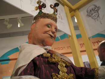 Aladin in Sion Expozitie de papusi apartinand artistului Andre Revesz