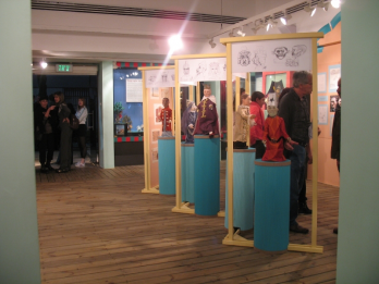 Aladin in Sion Expozitie de papusi apartinand artistului Andre Revesz