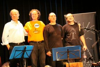 Cea de-a saptea Locomotiva Jazz cu vagoane din Romania, Marea Britanie si Ungaria pe peronul ICR Budapesta