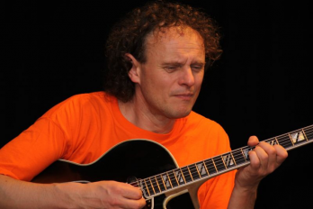 Cea de-a saptea Locomotiva Jazz cu vagoane din Romania, Marea Britanie si Ungaria pe peronul ICR Budapesta