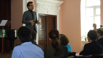 Conferinta motivationala sustinuta de Alexandru Tomescu la AMTAP in cadrul TURNEULUI STRADIVARIUS - ENESCU EXPERIENCE, 2015 la Chisinau