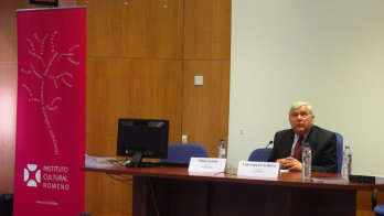 Dl Mihai Zamfir sustine prelegerea Traducerea poeziei portugheze provocari si dificultati 