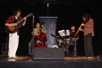 Eduard Neumann (RO), Tavi Scurtu (RO), Gyarfas Istvan (HU) si Egri Janos (HU) urca in  Locomotiva Jazz cu vagoane din Romania si Ungaria 