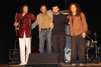  Eduard Neumann (RO), Tavi Scurtu (RO), Gyarfas Istvan (HU) si Egri Janos (HU) urca in  Locomotiva Jazz cu vagoane din Romania si Ungaria 