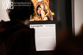 Expozitia cu fotografii din scenografiile Iulianei Valsan