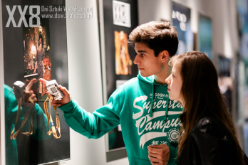 Expozitia cu fotografii din scenografiile Iulianei Valsan