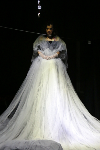 Florina Gleznea in UN TRAMVAI NUMIT DORINTA, regia Andrei si Andreea Grosu, UNTEATRU Bucuresti, foto Mihaela Marin 