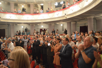 Finalul spectacolului Idolul si Ion Anapoda Teatrul National Ion Luca Caragiale , Bucuresti