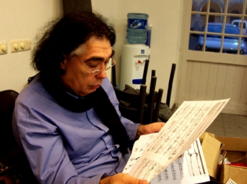 Iancu Dumitrescu, Bruxelles, Nov2004, repetitii cu ansamblul "Musiques Nouvelles"
