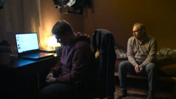 Filmstill Nu e locul tau aici (You Dont Belong Here)