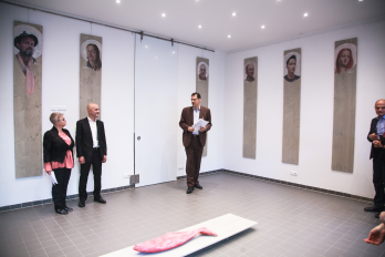 Die Kuratorin Cristina Simion, der Kunstler Doru Nuta und der Institutsleiter Claudiu Florian  Foto Camil Dumitrescu