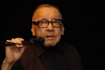 Jancy Korossy si Ramona Horvath  urca in Locomotiva Jazz cu vagoane din Romania pe peronul ICR Budapesta