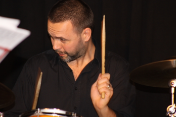 Locomotiva Jazz cu Lucian Nagy (RO), saxofon, Dan Alex Mitrofan (RO), chitara, Csaba Pusztai (HU), tobe, Laszlo Studnitzky (HU), chitara bas 