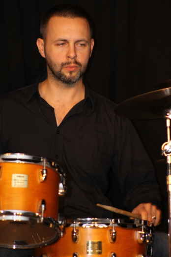 Locomotiva Jazz cu Lucian Nagy (RO), saxofon, Dan Alex Mitrofan (RO), chitara, Csaba Pusztai (HU), tobe, Laszlo Studnitzky (HU), chitara bas 