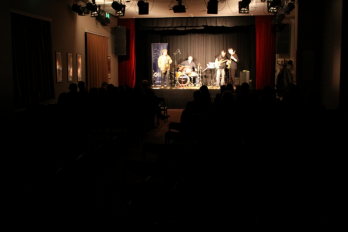 Locomotiva Jazz cu Lucian Nagy (RO), saxofon, Dan Alex Mitrofan (RO), chitara, Csaba Pusztai (HU), tobe, Laszlo Studnitzky (HU), chitara bas 