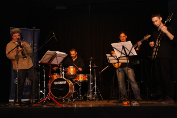Locomotiva Jazz cu Lucian Nagy (RO), saxofon, Dan Alex Mitrofan (RO), chitara, Csaba Pusztai (HU), tobe, Laszlo Studnitzky (HU), chitara bas 