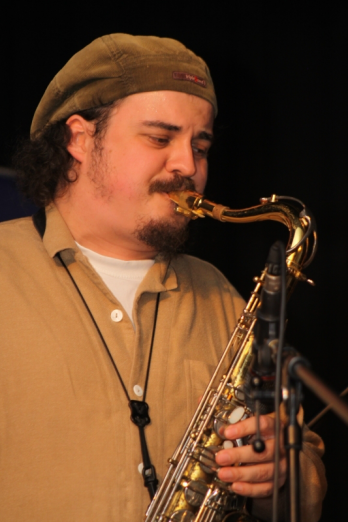 Locomotiva Jazz cu Lucian Nagy (RO), saxofon, Dan Alex Mitrofan (RO), chitara, Csaba Pusztai (HU), tobe, Laszlo Studnitzky (HU), chitara bas 