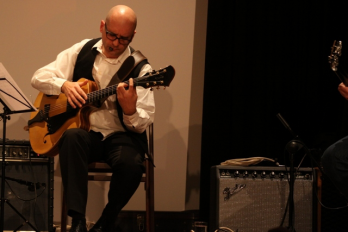 Locomotiva Jazz romano-ungara implineste doi ani - aniversare cu o seara a chitarelor si cu filmul Festivalului de la Garana 
