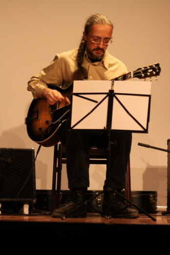 Locomotiva Jazz romano-ungara implineste doi ani - aniversare cu o seara a chitarelor si cu filmul Festivalului de la Garana 