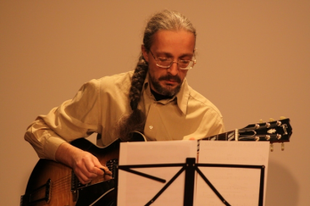 Locomotiva Jazz romano-ungara implineste doi ani - aniversare cu o seara a chitarelor si cu filmul Festivalului de la Garana 