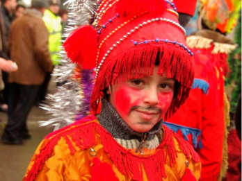 Obiceiuri de iarna din Bucovina Masti si mascati si recital de colinde, uraturi si jocuri de mascati