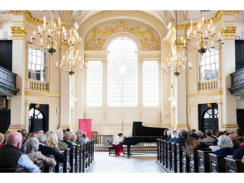 Pianista ieseanca Lia Popa ovationata in centrul Londrei, la St Martin-in-the-Fields