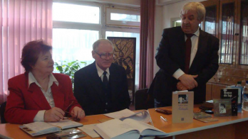 Prelegere dedicata Unirii Principatelor si recital de poezie sustinut de directorul ICR Chisinau, acad Valeriu Matei la Biblioteca Municipala de Arta Tudor Arghezi