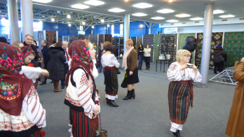 Prezentarea volumului "Covoare basarabene" in cadrul Targului National al Covorului din Republica Moldova