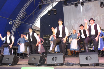 Spectacol folcloric cu Ansamblul Crisana din Oradea