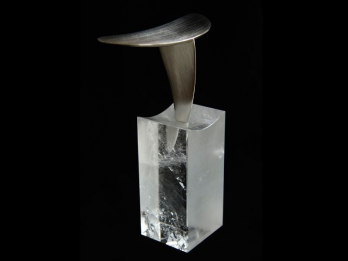 Statueta realizata din cristal de Kuki Constantinescu c foto Cato Lein