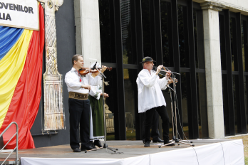 Ziua Romanilor si a Moldovenilor din Portugalia_ recital Grigore Lese